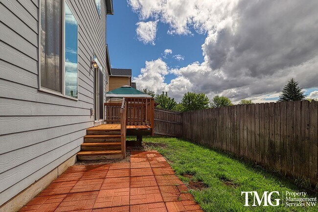 Building Photo - Pet Friendly Home In A Great Convenient Location!