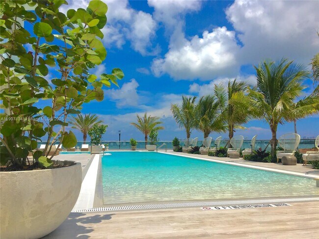 Building Photo - 2900 NE 7th Ave