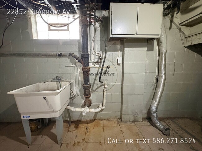 Building Photo - 22852 Sharrow Ave