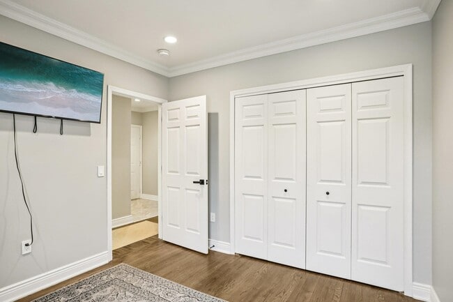 Building Photo - 343 The Promenade