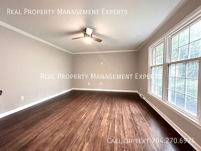 Building Photo - 3311 Tyrone Dr