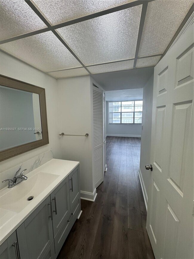 Building Photo - 16710 NE 9th Ave