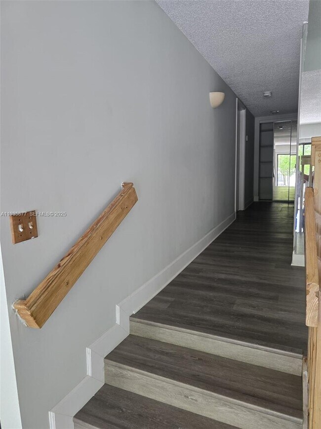 Building Photo - 4705 SW 62nd Ave