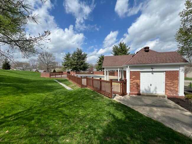 Building Photo - 7115 Sweetwater Dr