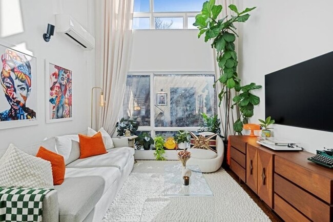 Building Photo - 299 Van Buren St