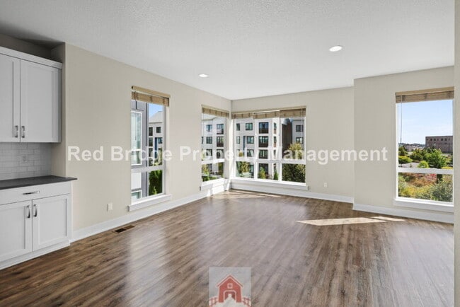 Building Photo - 17325 SW Goldcrest Ln