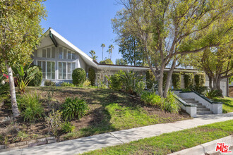 Building Photo - 18081 Lake Encino Dr