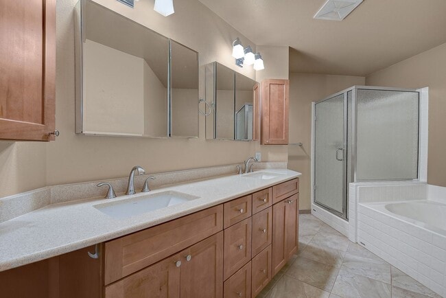 Building Photo - 3bd/2.5ba Snoqualmie Townhome