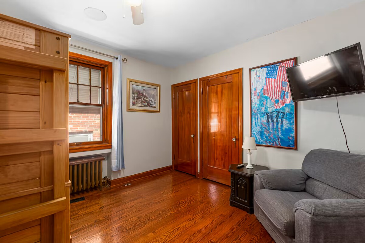 Building Photo - 5638 Botanical Ave