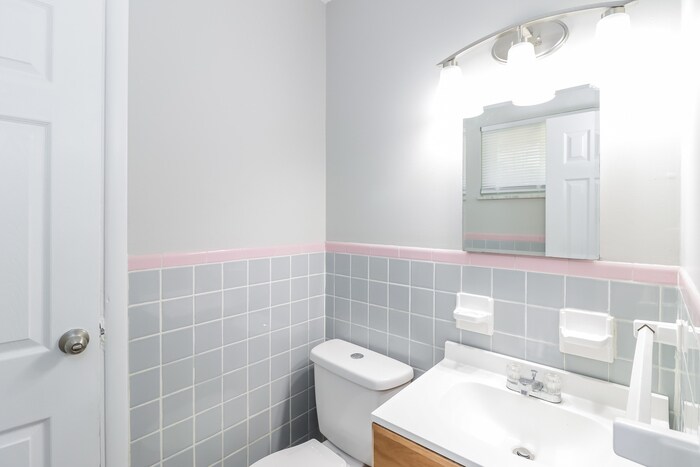 Building Photo - 2372 Bluelark Dr