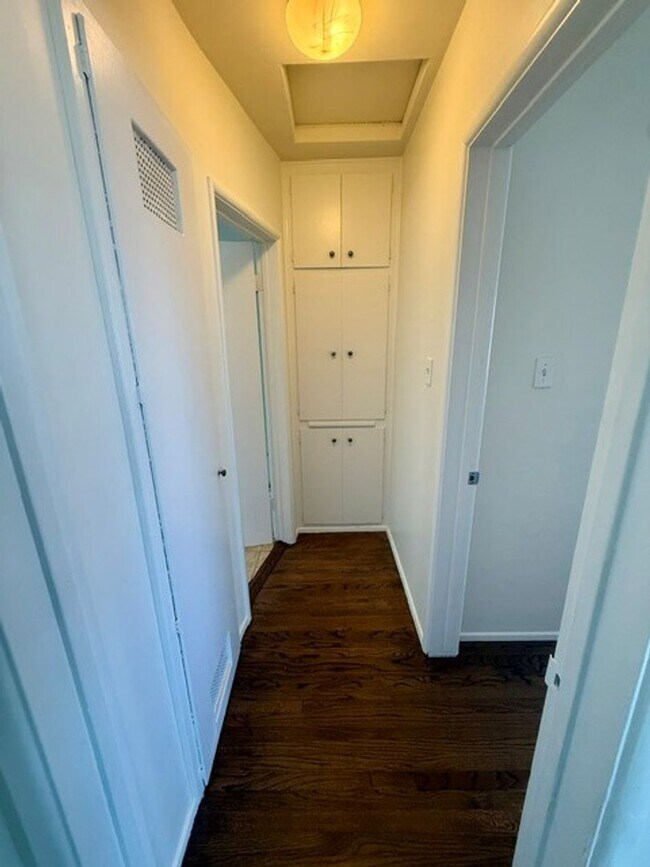 Building Photo - 482-482 Almond Ave