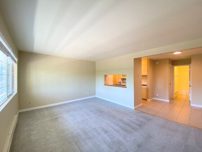 Interior Photo - Washington Oaks