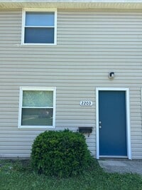 Building Photo - Nice 2 Bedroom Townhome in Southwest Columbus