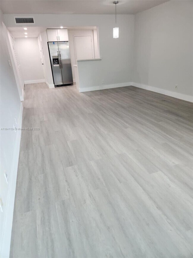 Building Photo - 9125 SW 77th Ave