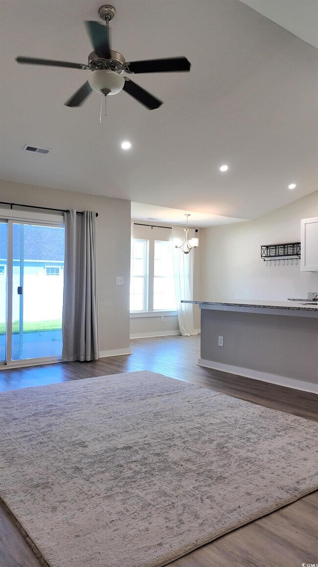 Building Photo - 1561 Heirloom Dr