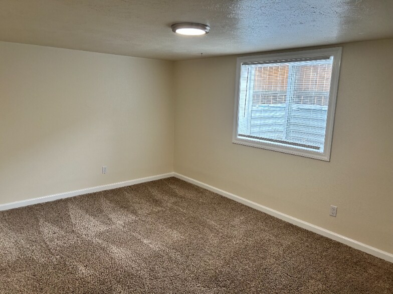 Building Photo - 1015 Roosevelt Ave