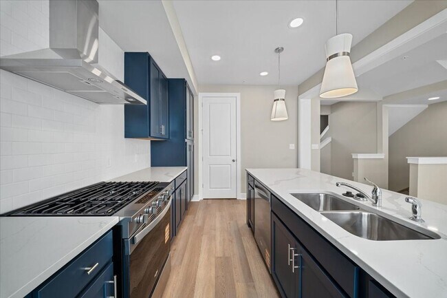 Building Photo - Brand New Luxury Townhome for LEASE