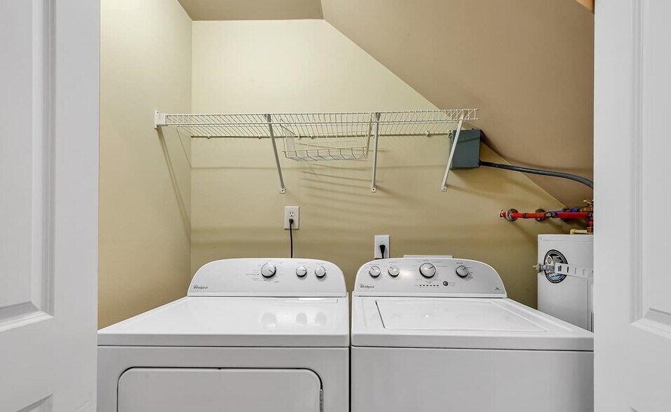 Laundry Room - 1631 Low Country Pl