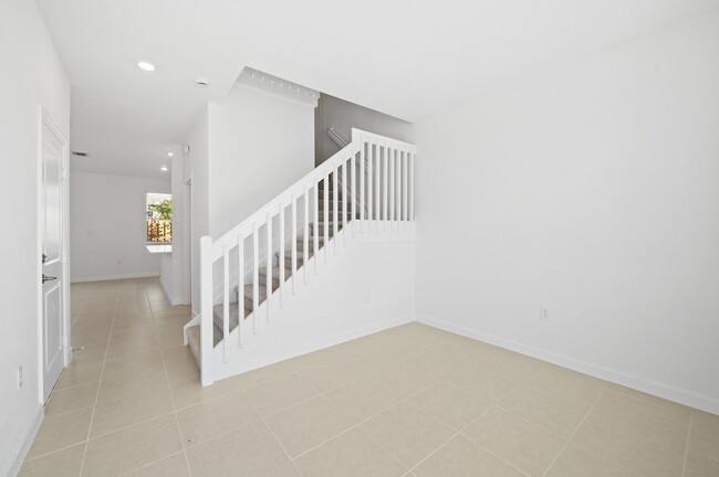 Building Photo - Brand new 3 bed 3.5 bath Townhouse with ya...