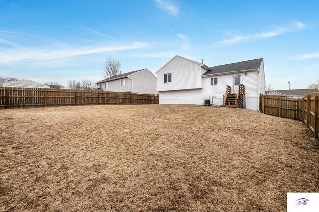 Building Photo - AVAILABLE NOW!