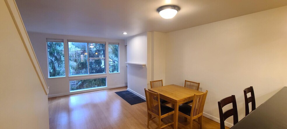 Building Photo - 1817 11th Ave W