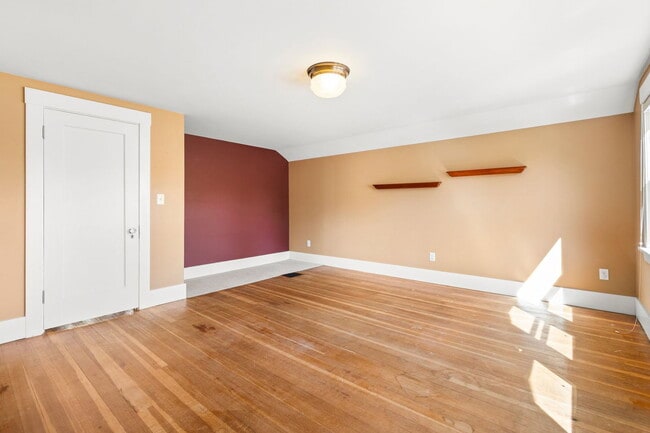 Building Photo - 4073 NE 30th Ave