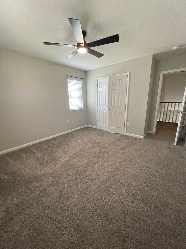 Building Photo - GREAT LOCATION! PLENTY OF STORAGE!