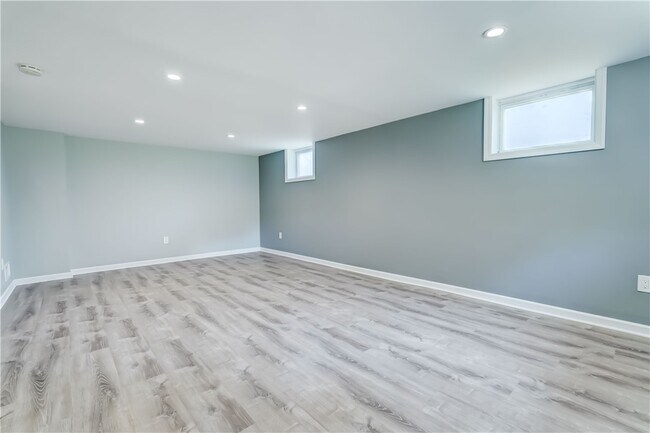 Primary Photo - 161 Railroad Mills Rd