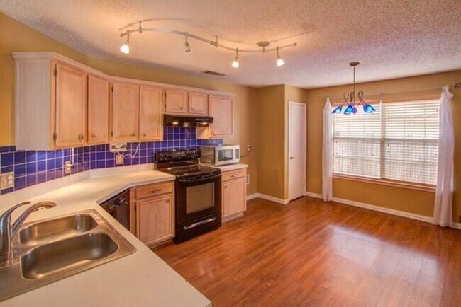 Building Photo - 6908 Chateau Dr