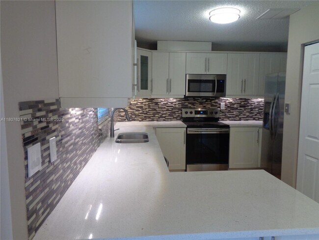 Building Photo - 811 SW 12th Pl