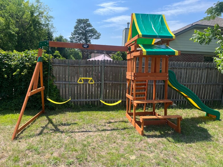 Play set - 301 Silver Oaks Dr