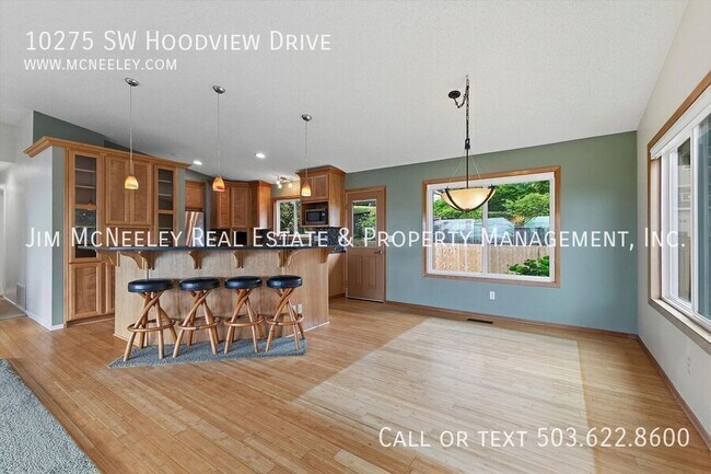 Building Photo - 10275 SW Hoodview Dr