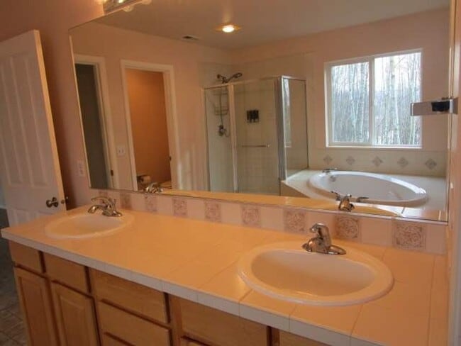 Building Photo - 3 Bedroom, 2.5 Bathroom Home with Office in Fife