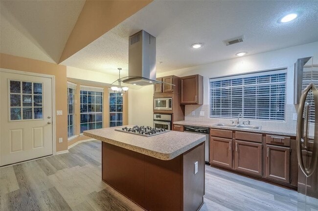Building Photo - 143 W Village Knoll Cir