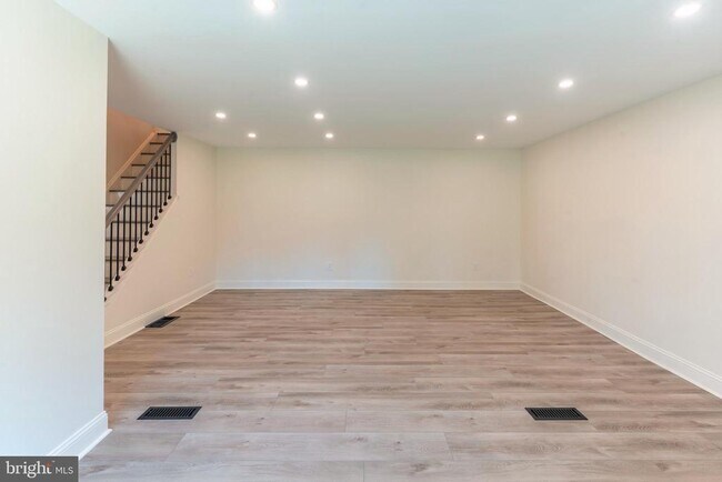 Building Photo - 248 Penncrest Dr