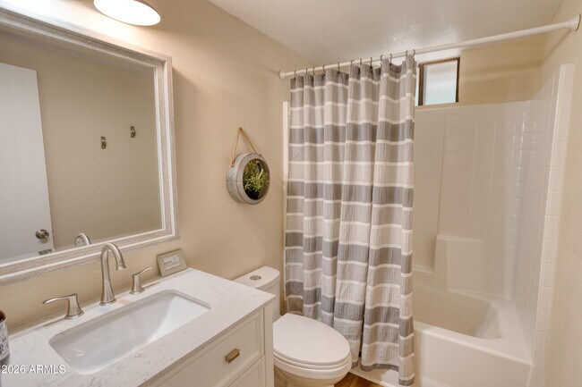 Building Photo - 7897 Country Club Dr