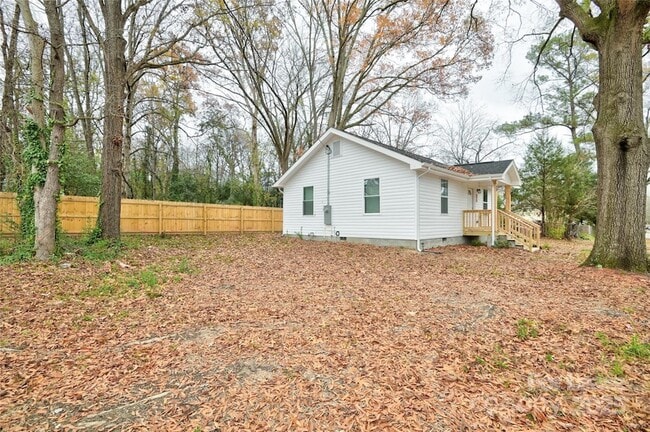 Building Photo - 313 Heyward St