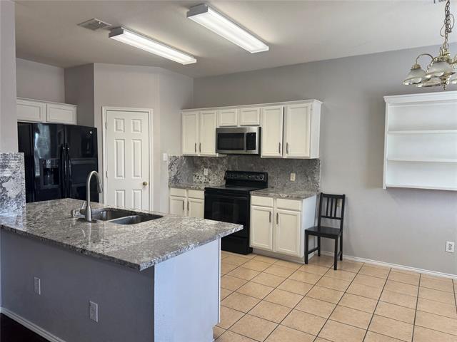 Building Photo - 1705 River Oaks Dr