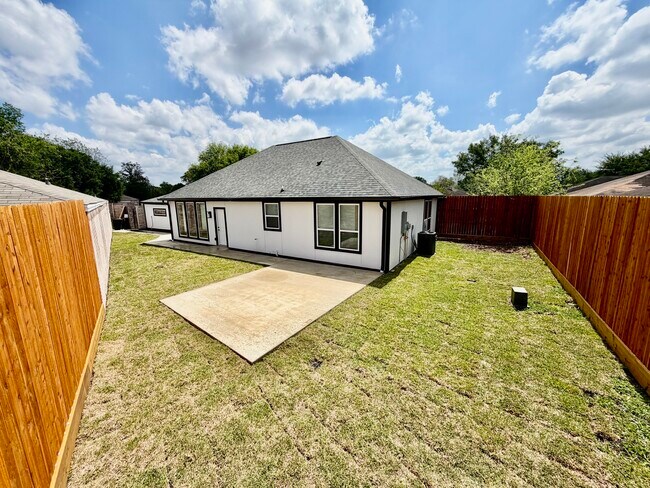 Building Photo - 16106 Archway Dr