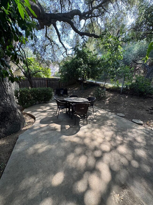 Building Photo - Comfortable Calabasas Home with Indoor Charm and Outdoor Space