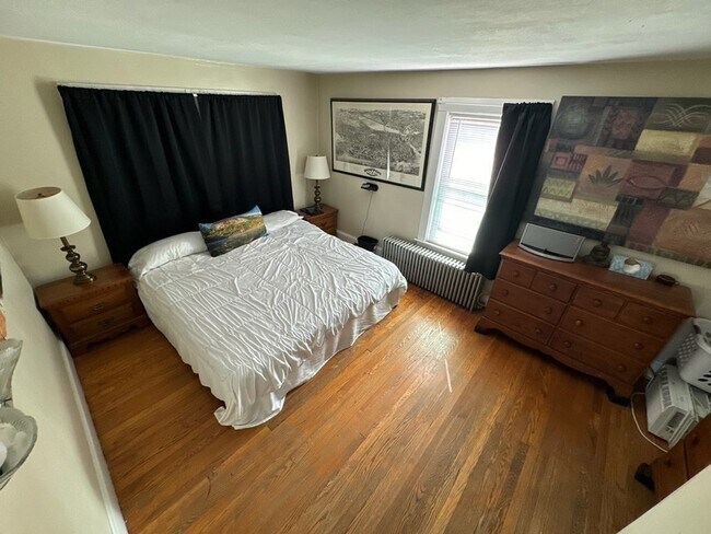 Building Photo - 169 Main St