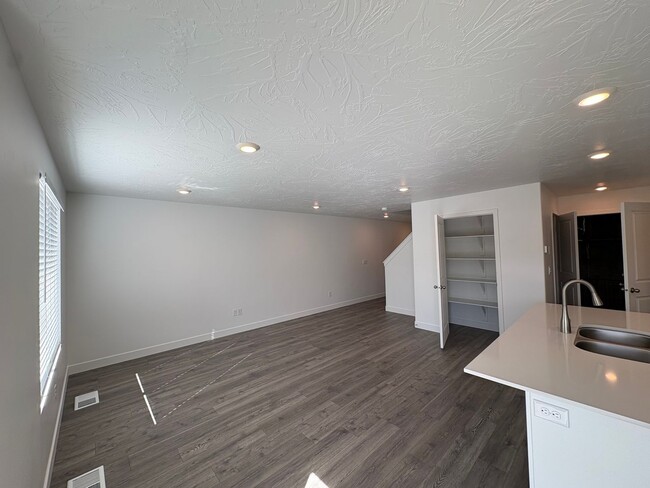 Building Photo - FOUR BED HOME AVAILABLE NOW