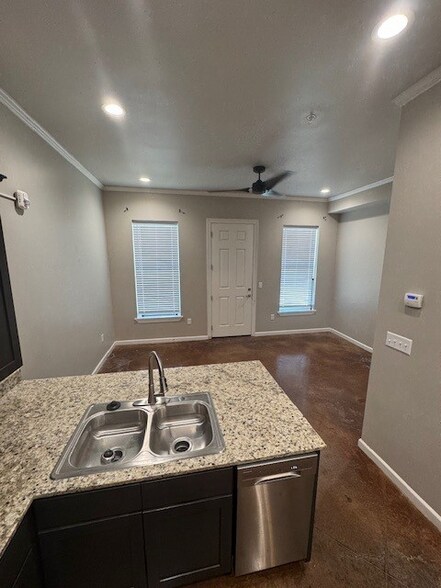 Building Photo - 305 W Second St