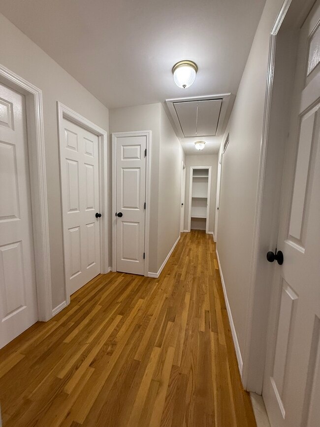 Building Photo - 16 Meadowview Dr