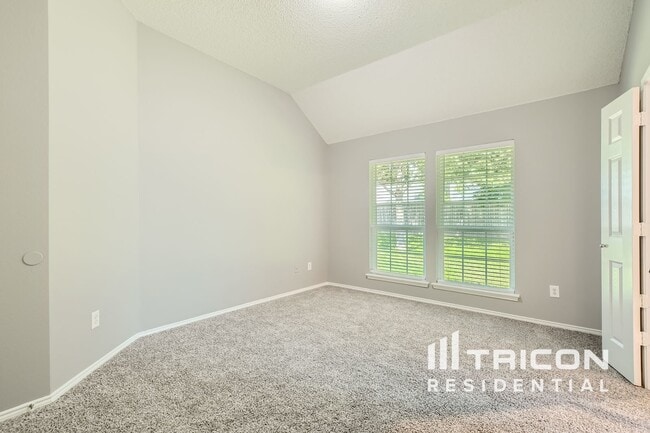 Building Photo - 115 Mulberry Ln