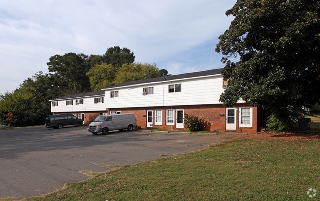 Primary Photo - 4401 Hovis Rd