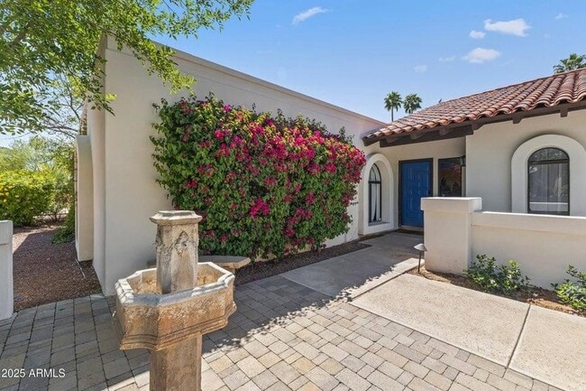 Building Photo - 7363 E Paradise Dr