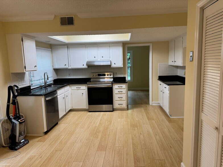 Building Photo - 4723 Shea Ln