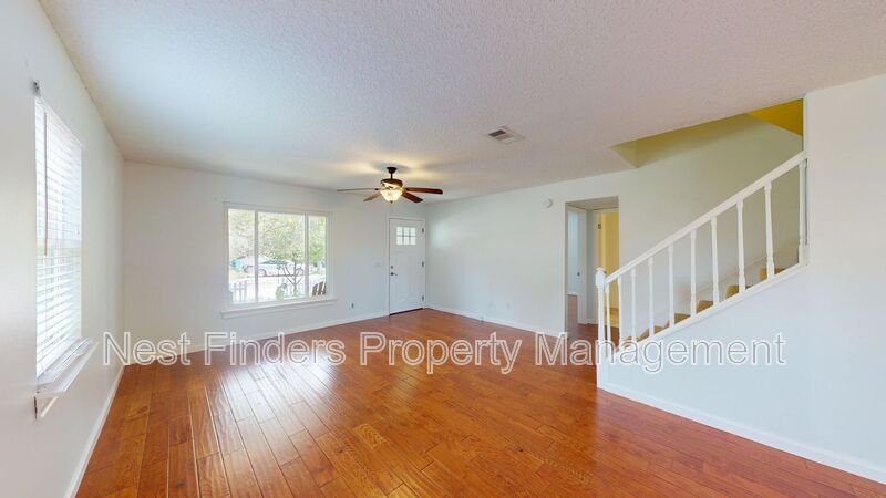 Building Photo - 421 7th Ave S