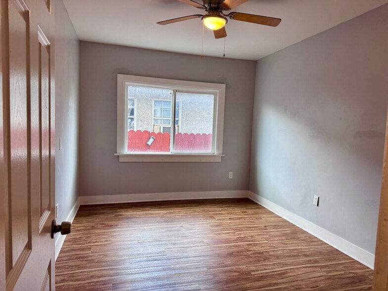 Building Photo - 1151 E 15th St